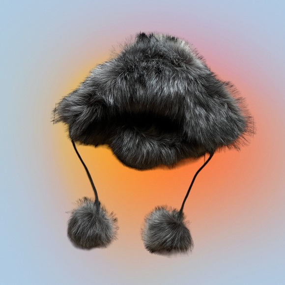 Big fuzzy faux fur winter hat w/ Pom Pom - Picture 2 of 2